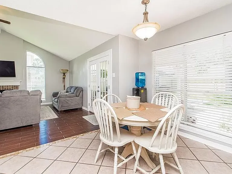 105 Larchwood Dr — Photo 30