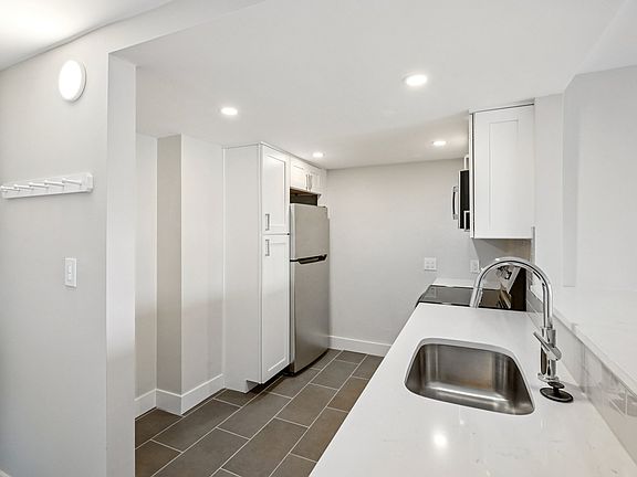 3rd image of 16 Elmer St #99a1f23f5