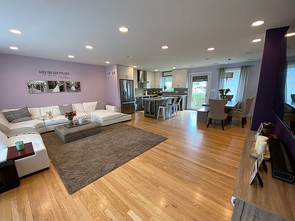 3rd image of 4911 N Canfield Ave