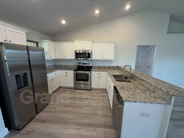 5004 Hamilton Crossing Blvd — Photo 6