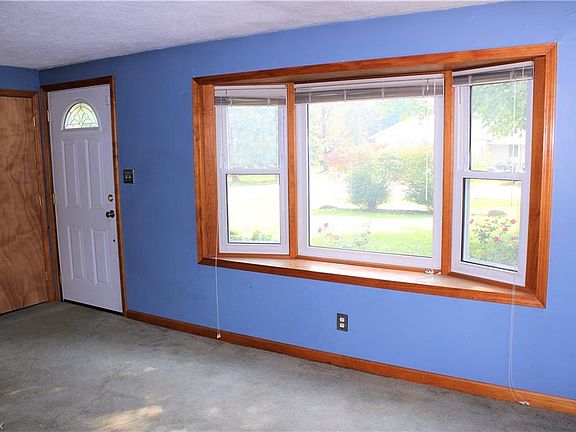 3rd image of 105 Hale Dr