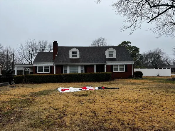 933 Hawthorn Dr, Sikeston, MO 63801