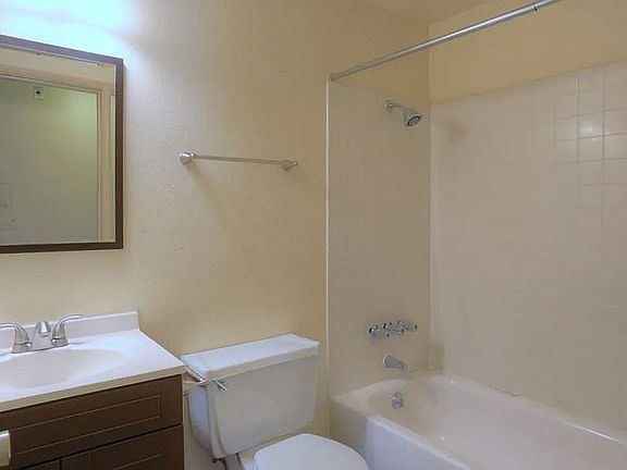 3rd image of 602 Kirkland Ave APT 8