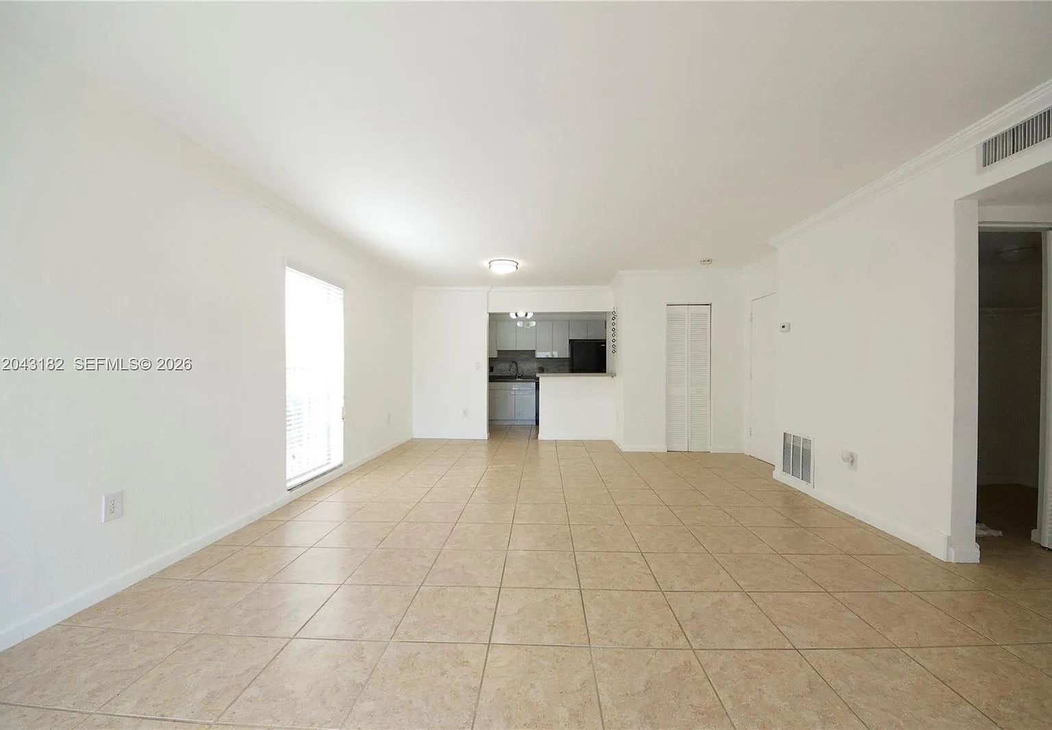 Dadeland Grove Condo — Photo 2