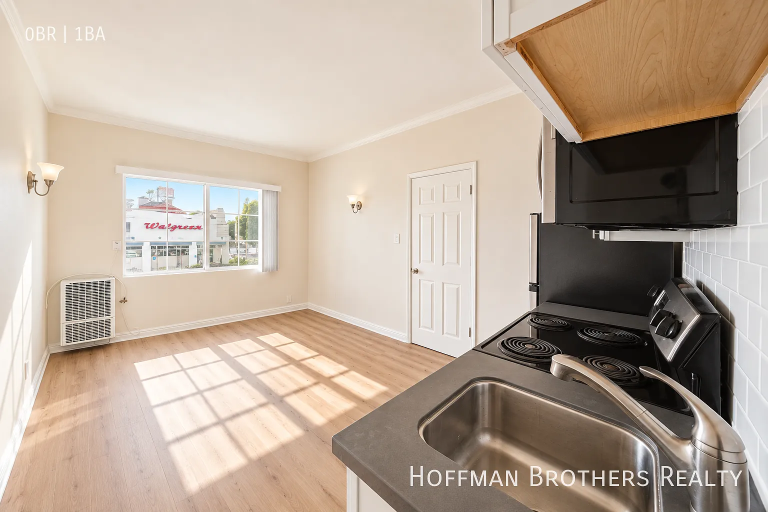 654 S Dunsmuir Ave Los Angeles CA 90036 — Photo 2