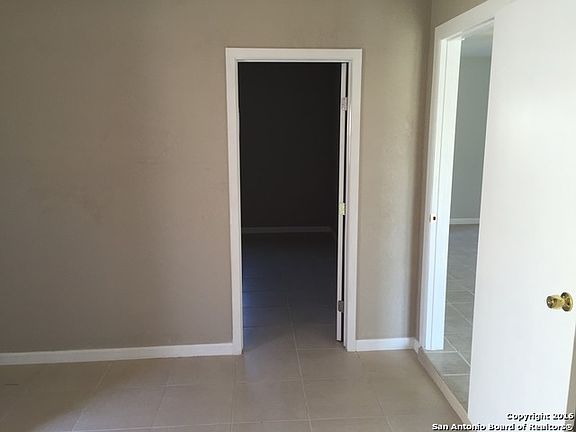 3rd image of 5910 Thornwood