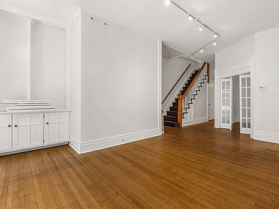 4th image of 532 W Fullerton Pkwy
