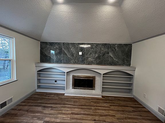4th image of 8520 Valley View Dr #1