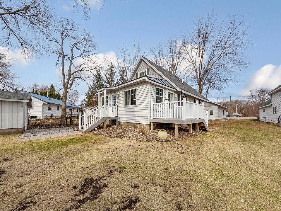 1st image of 945 Reed St N