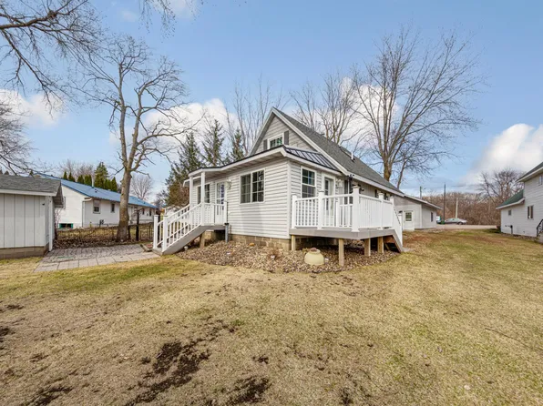 945 Reed St N, Waterville, MN 56096