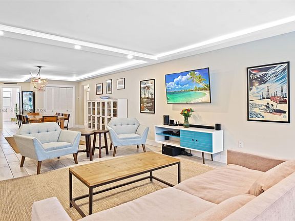 4th image of 600 Grapetree Dr APT 3DS