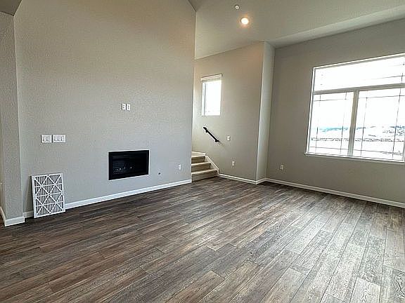 Family Room w/ Fireplace