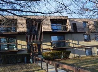 9521 Sunrise Blvd UNIT J2, North Royalton, OH 44133