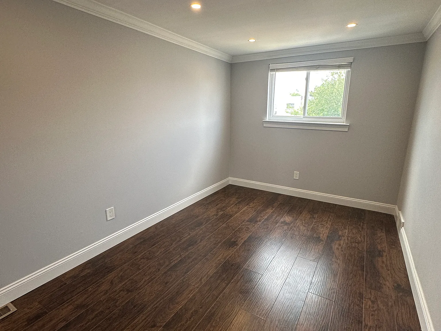 2 bed, 889 sqft, $1,700 — Photo 3