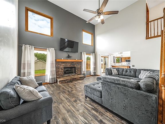 2nd image of 3180 Pine Hollow Dr