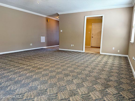 5th image of 410 S Holly Lane