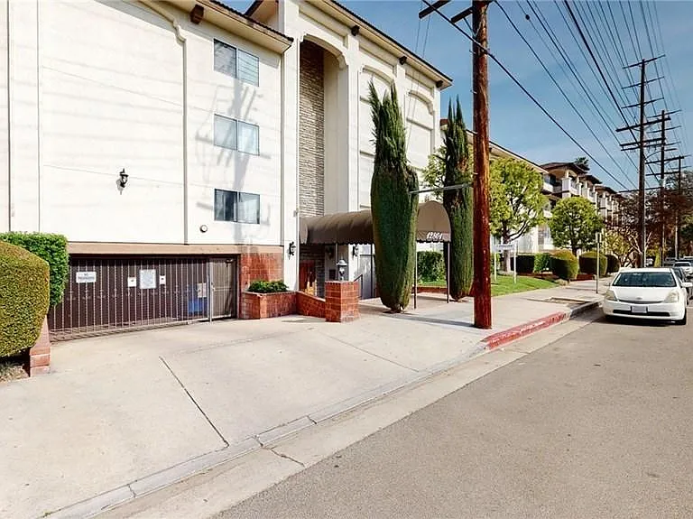 12801 Moorpark St #103 — Photo 19