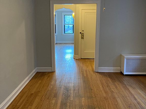 4th image of 5535 N Artesian Ave APT 2