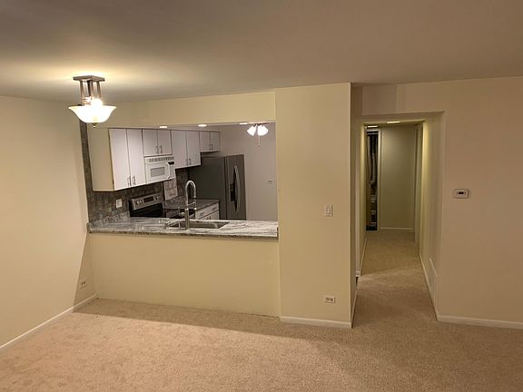 4th image of 4524 Kings Walk Dr APT 1B