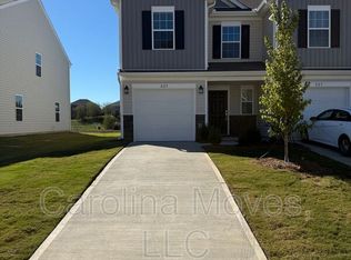 825 Powder Branch Dr, Reidville, SC 29375