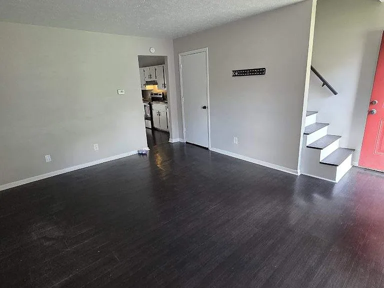 200 Railroad St #7 — Photo 6