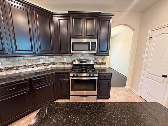 2nd image of 6523 Hunters Creek Ln