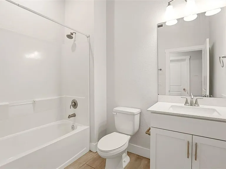 870 Columbia St — Photo 19