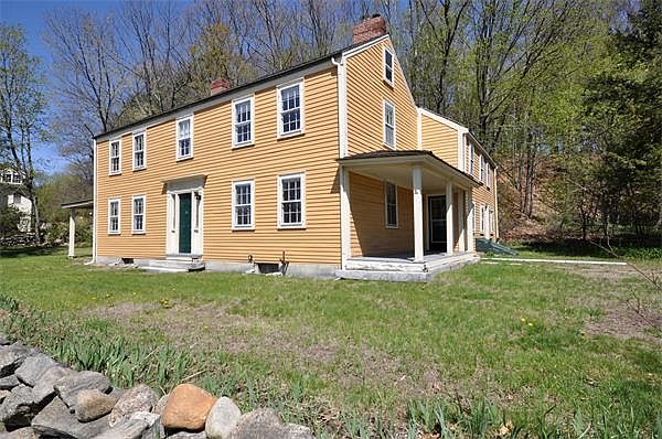 2nd image of 663 Lexington Rd