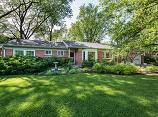 1060 S Estate Ln, Lake Forest, IL 60045