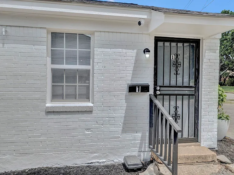 2966 Yale Ave #7 — Photo 1