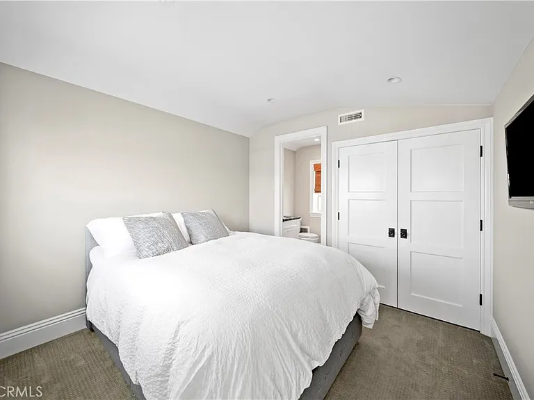 515 1/2 Narcissus Ave — Photo 24