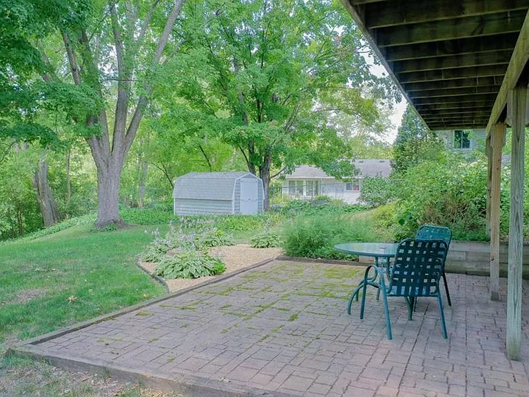 1335 Garland Ln N — Photo 24