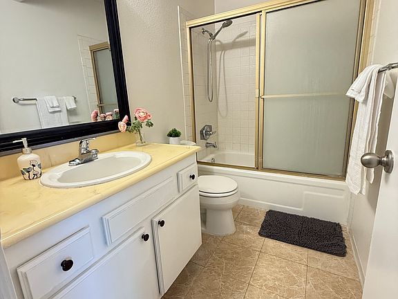 4th image of 1671 E Kingsley Ave APT B