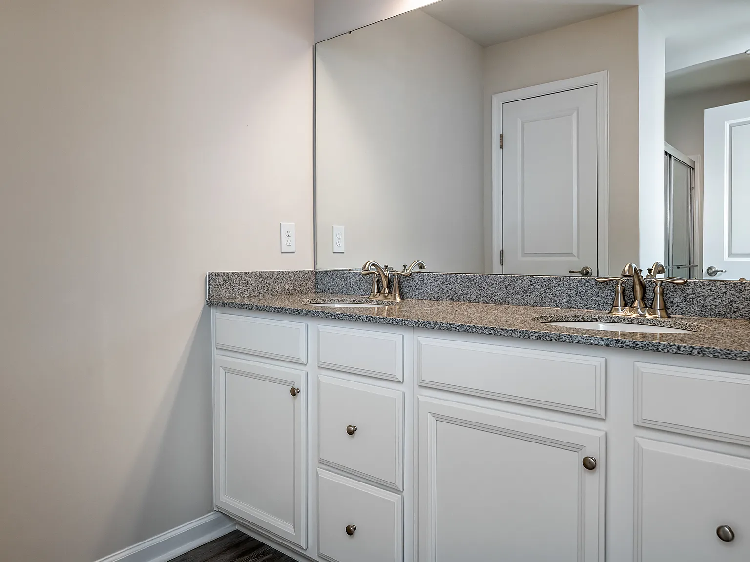 3 bed, 2.5 bath, 1564 sqft, $1,795 — Photo 4
