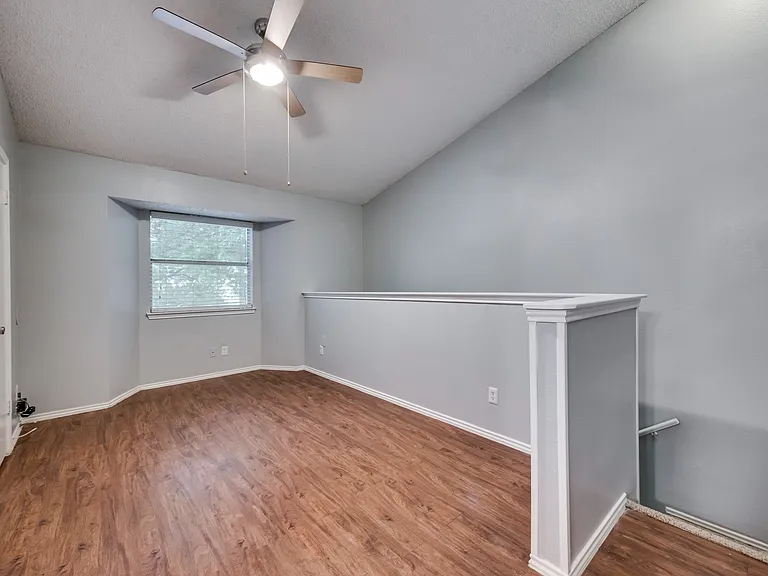 Evergreen Condominiums — Photo 9