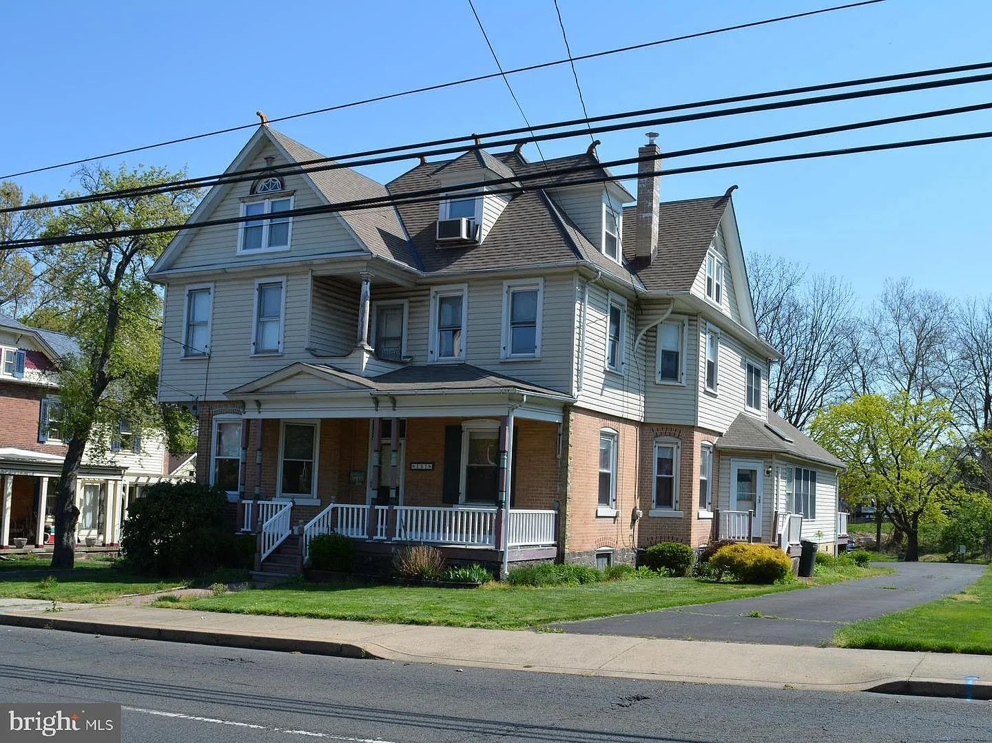 157 S Main St — Photo 2