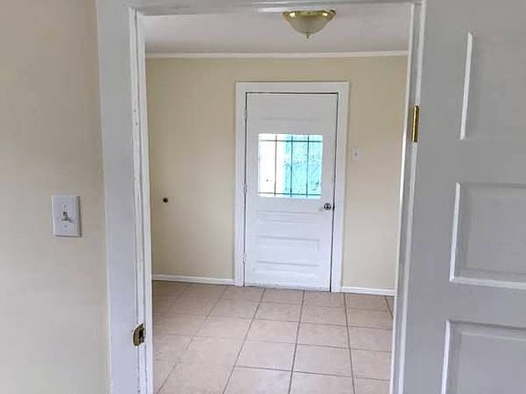 3rd image of 729 Flint Ave