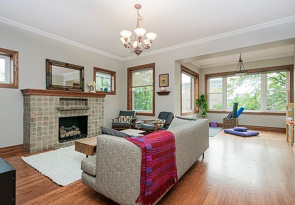 2nd image of 1462 W Bryn Mawr Ave APT 3