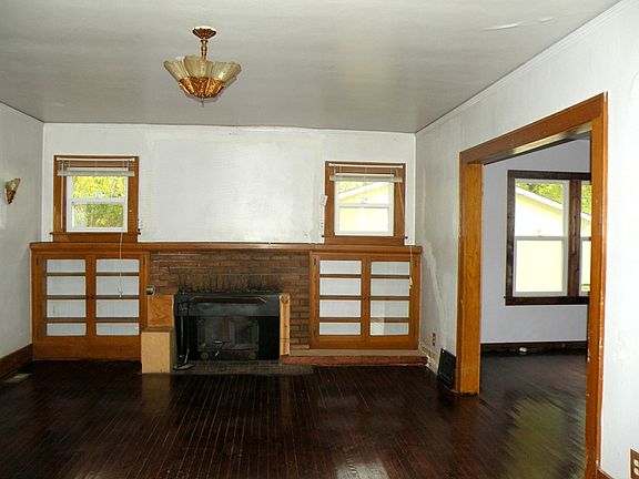 2nd image of 713 W Austin Blvd