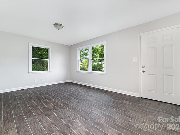4th image of 3121 Revolution Park Dr
