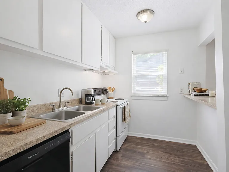 Hampton Hall | Comfort, Convenience, & Community All In One — Photo 120