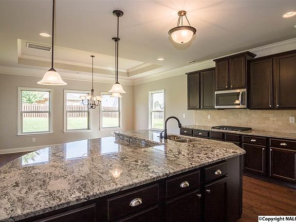 Kitchen w/ Bistro Island