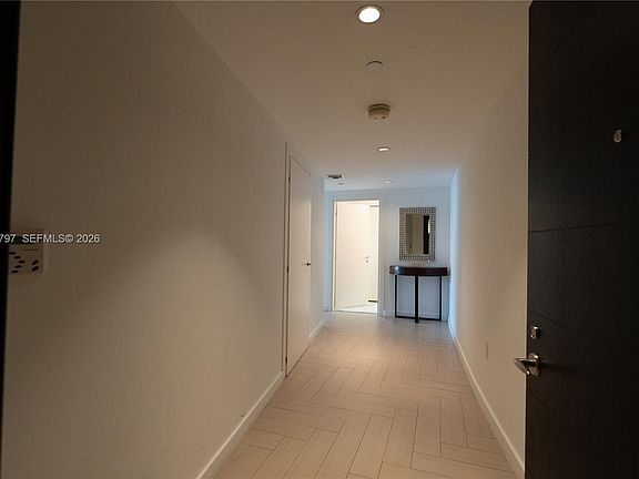 4th image of 200 Biscayne Boulevard Way APT 3305