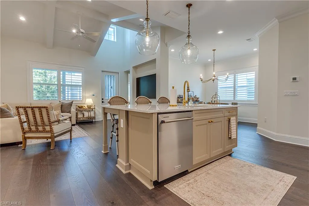 2 bed, 2.0 bath, 1308 sqft, $7,500 — Photo 4