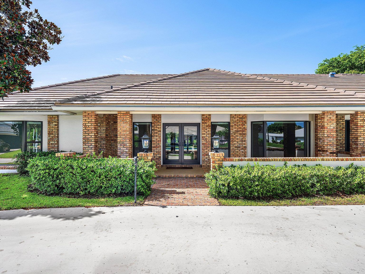 114 Glenbrook Court
