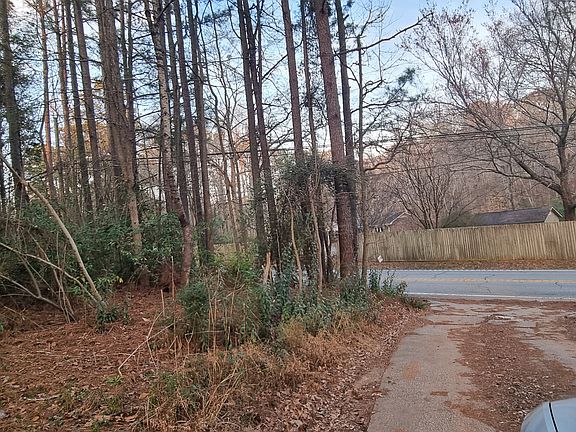 4th image of 1054 Roscoe Rd