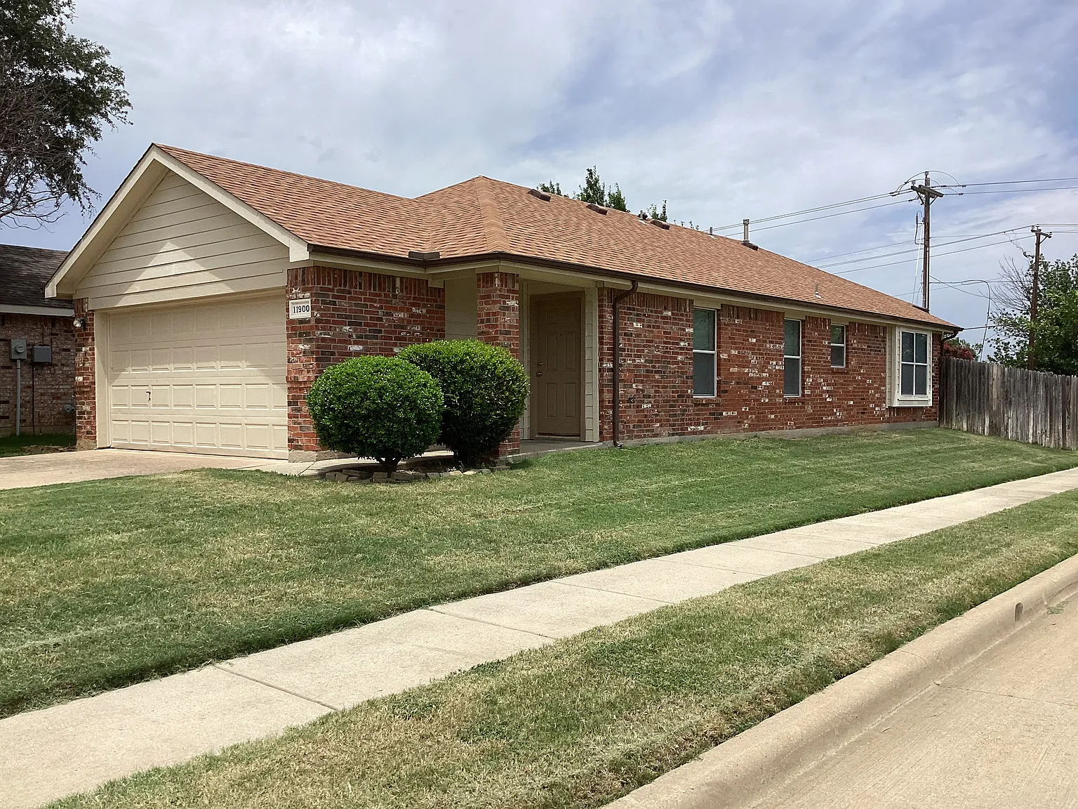 4 bed, 1560 sqft, $2,100 — Photo 2