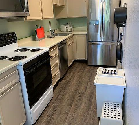 4th image of 2820 N Arcadia Ct #200