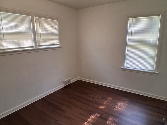 5th image of 2605 W Victory Ln
