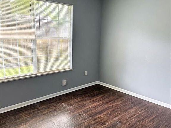 5th image of 1210 Smith Sq